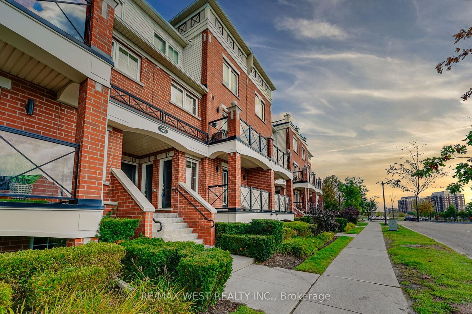 Property Photo:  15 Hays Boulevard 12  ON L6H 0H8 