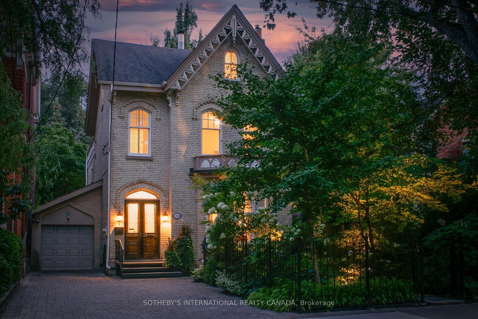 Property Photo:  295 Carlton Street  ON M5A 2L6 