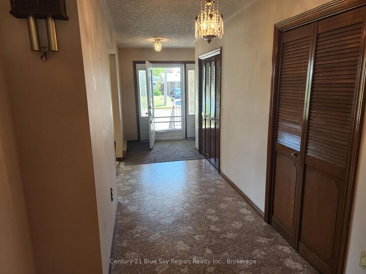 Property Photo:  403 Princess Street W  ON P1B 6C7 