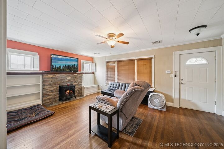 Property Photo:  1010 E Thompson Avenue  OK 74066 
