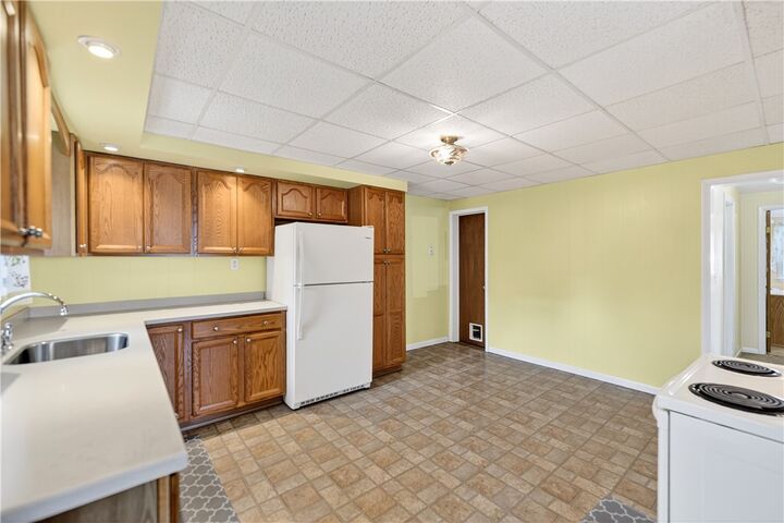 Property Photo:  109 Arnold Ave  PA 15363 