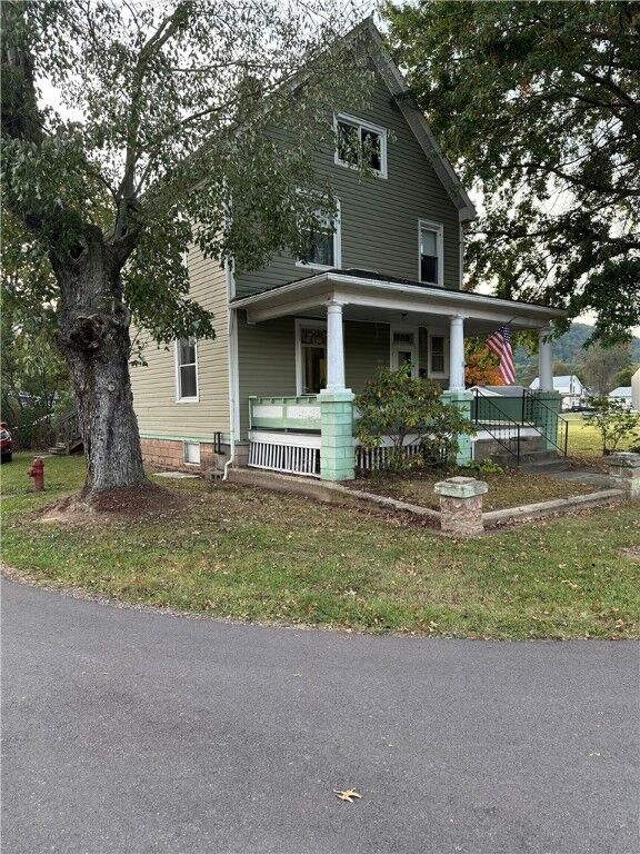 Property Photo: 626 Sterner St PA 15424