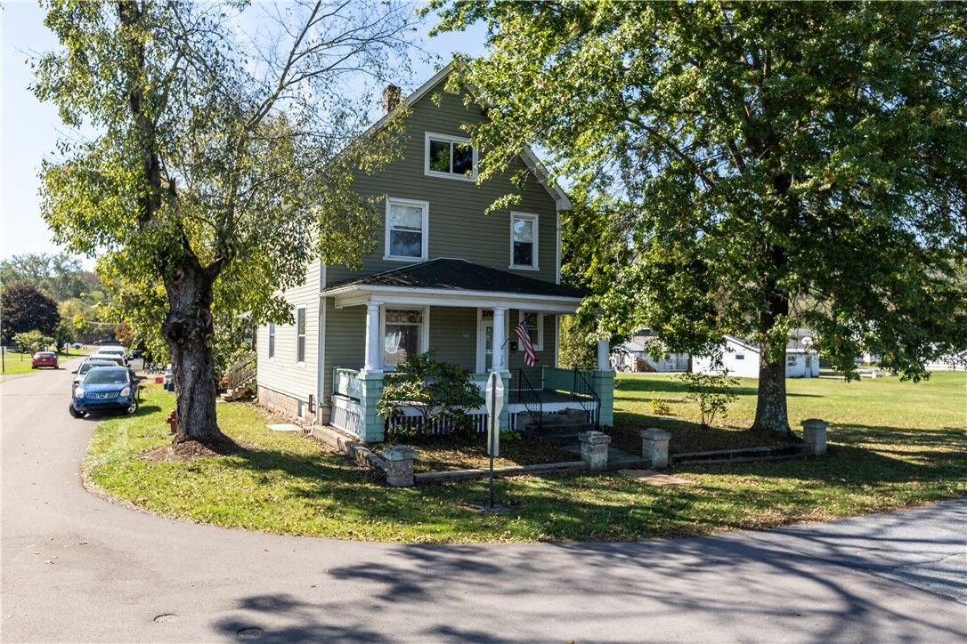 Property Photo: 626 Sterner St PA 15424