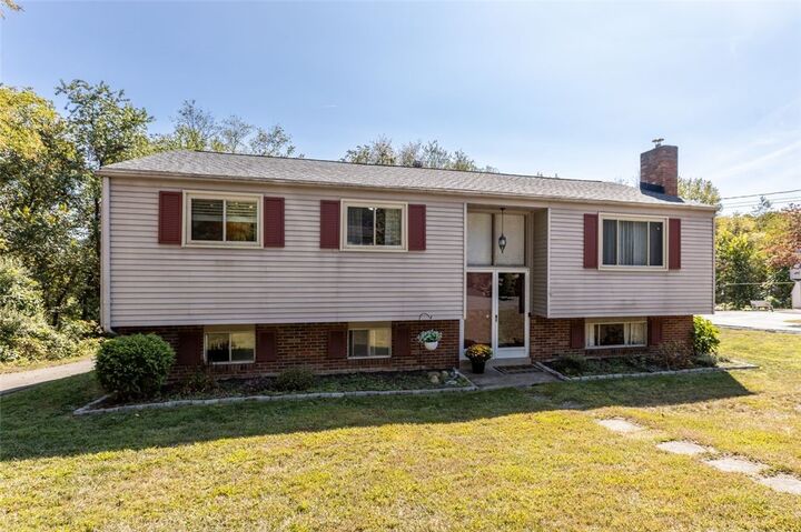 Property Photo:  1423 Lexington Drive  PA 15066 