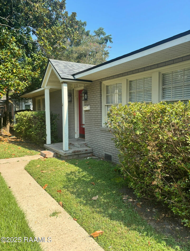 Property Photo: 121 Oak Crest Drive LA 70503