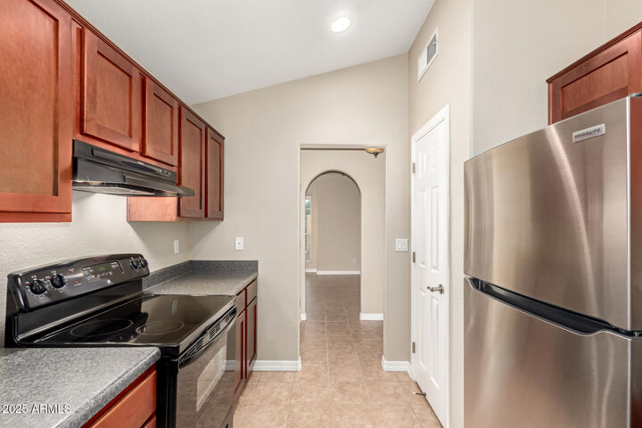 Property Photo: 502 E Topeka Drive AZ 85024