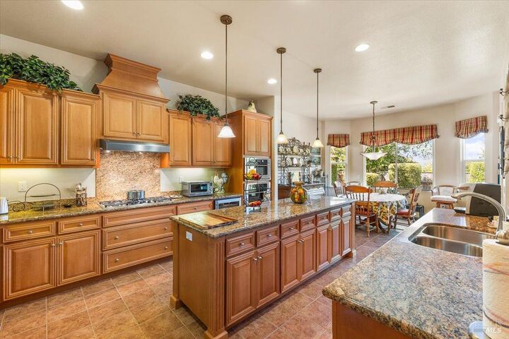 Property Photo:  9229 Oak Trail Circle  CA 95409 