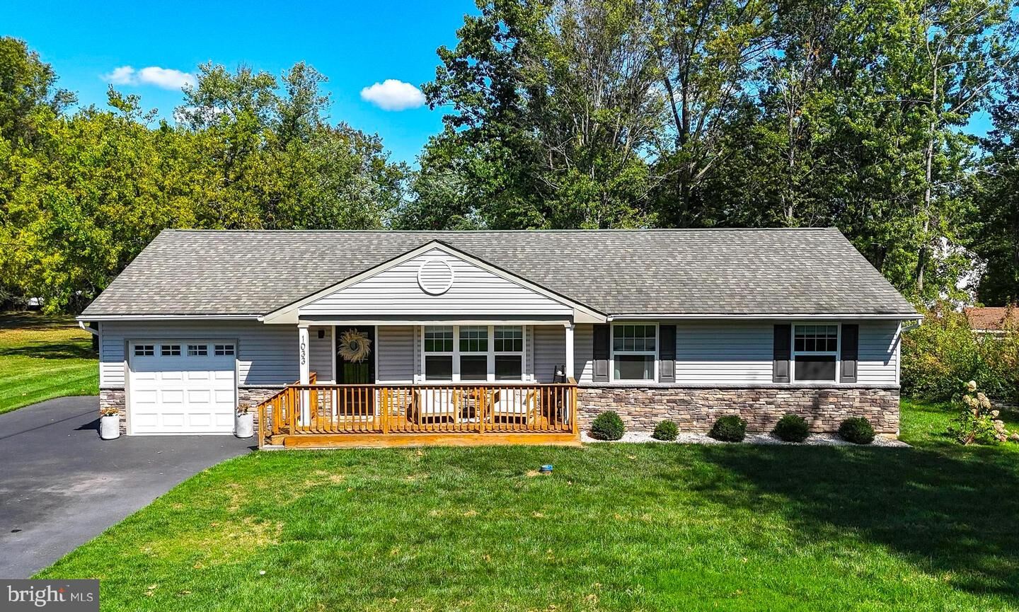 Property Photo:  1033 Landis Lane  PA 19440 