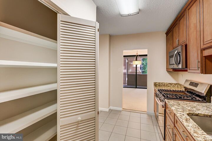 Property Photo:  4141 Henderson Road 303  VA 22203 