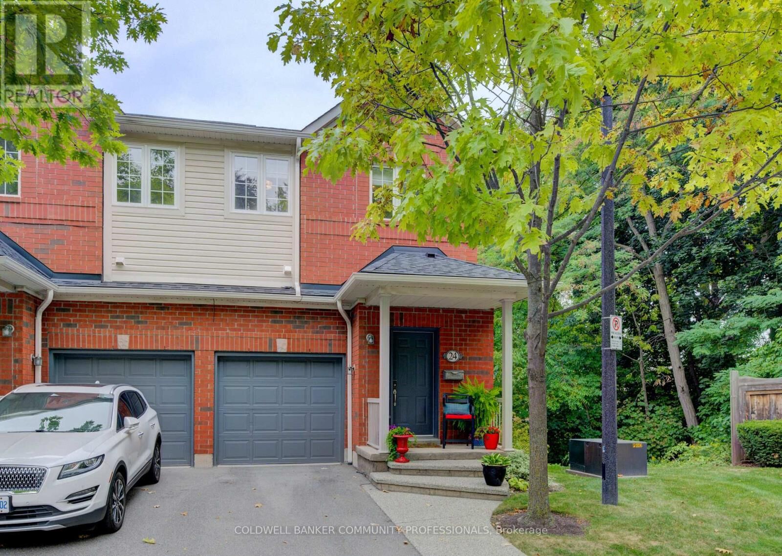 Property Photo:  120 Beddoe Drive 24  ON L8P 4Z4 