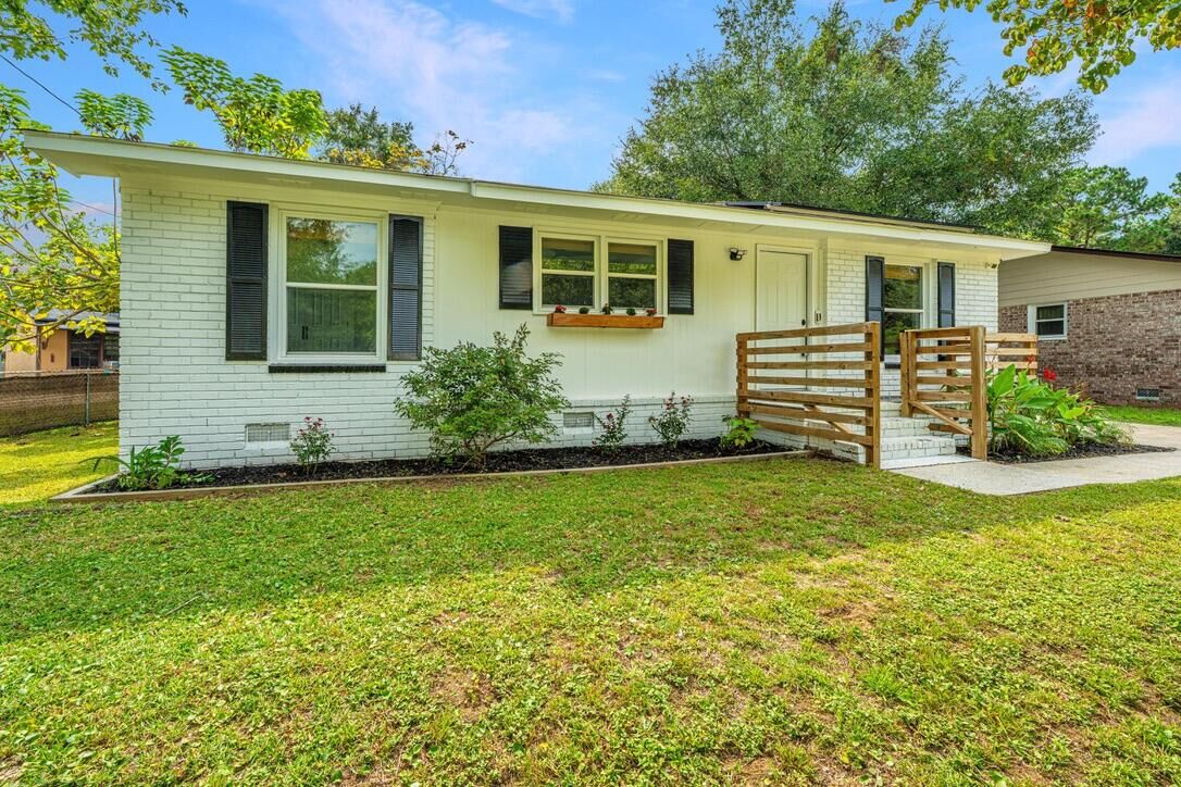 Property Photo:  1512 Seacroft Road  SC 29412 