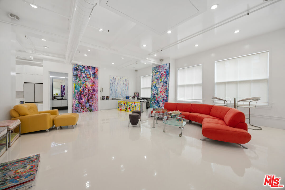 Property Photo:  1645 Vine St  CA 90028 