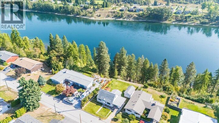 Property Photo:  3317 3rd Avenue  BC V1N 2R5 