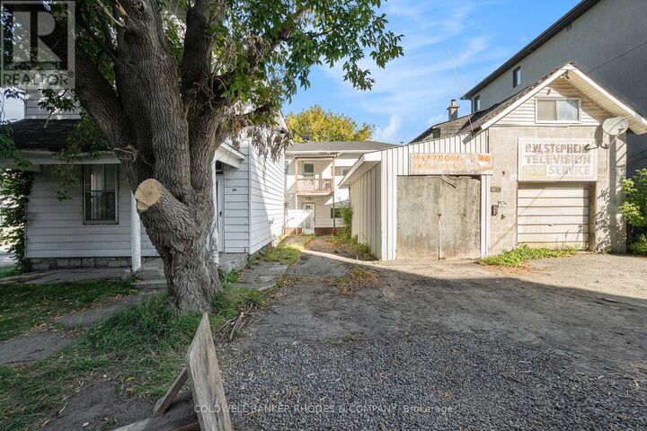 Property Photo:  309 Picton Avenue  ON K1Z 6V4 