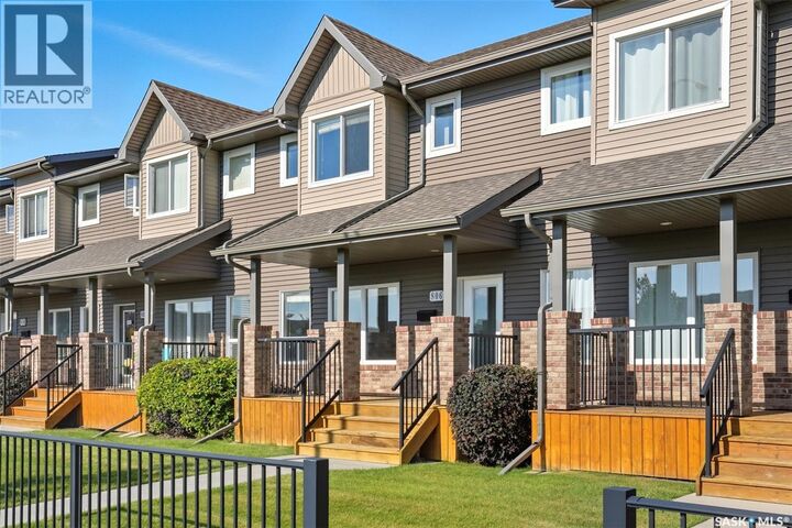 Property Photo:  806 Stensrud Road  SK S7W 0C9 