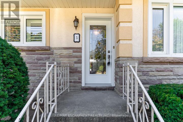 Property Photo:  5 Albert Street East  ON L9R 1J4 