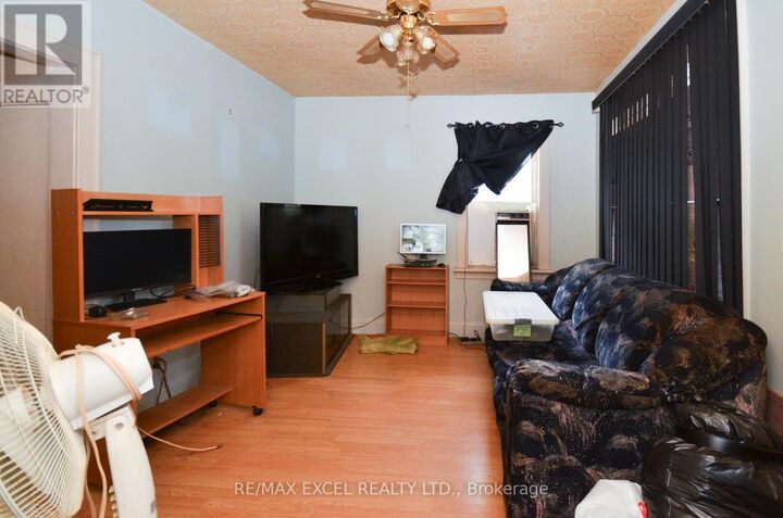 Property Photo:  463 Lorne Street  ON P3C 4R3 