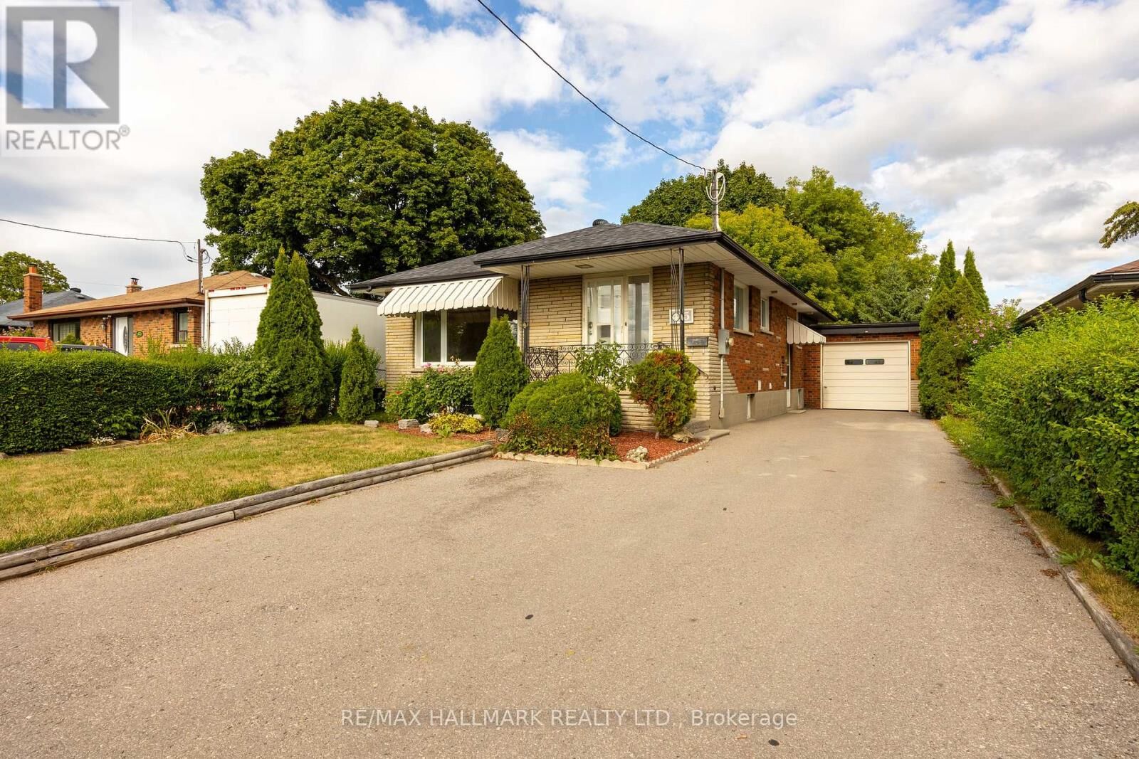Photo de la propriété: 415 Stevenson Road North Main ON L1J 5N7