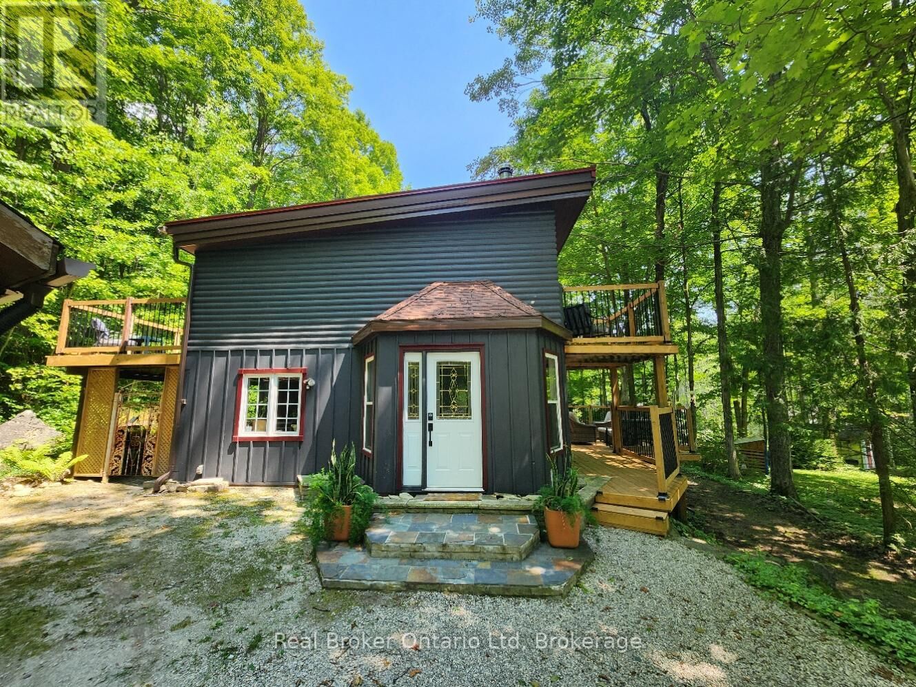 Property Photo: 12 7th Avenue ON N0H 2T0