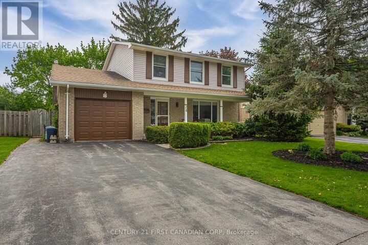 Property Photo: 24 Bartlett Crescent ON N6K 1W4