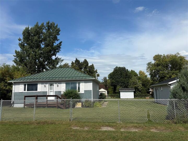 95 Thompson Street  Macgregor MB R0H 0R0 photo