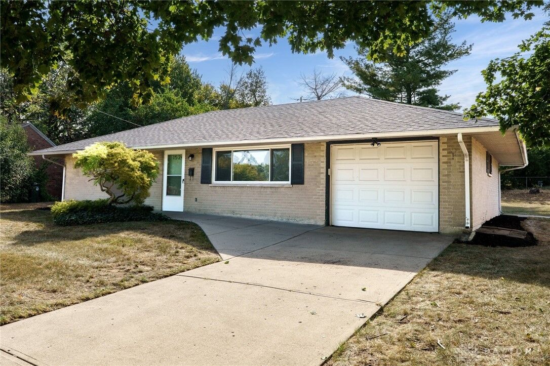 Property Photo: 1524 Hillwood Drive OH 45439