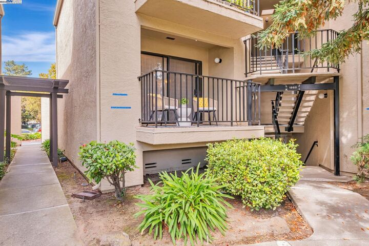 Property Photo: 1960 Barrymore Common K CA 94538