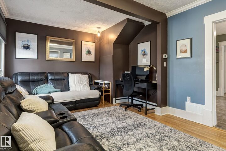 Property Photo:  9813 76 Avenue NW  AB T6E 1K6 