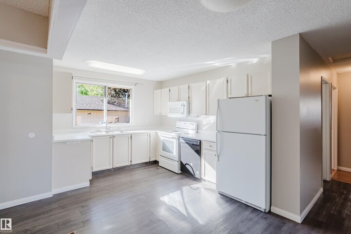 Property Photo:  10829 32A Avenue NW  AB T6J 3B8 