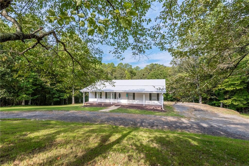 Property Photo: 828 Rocky Ridge Road GA 30143