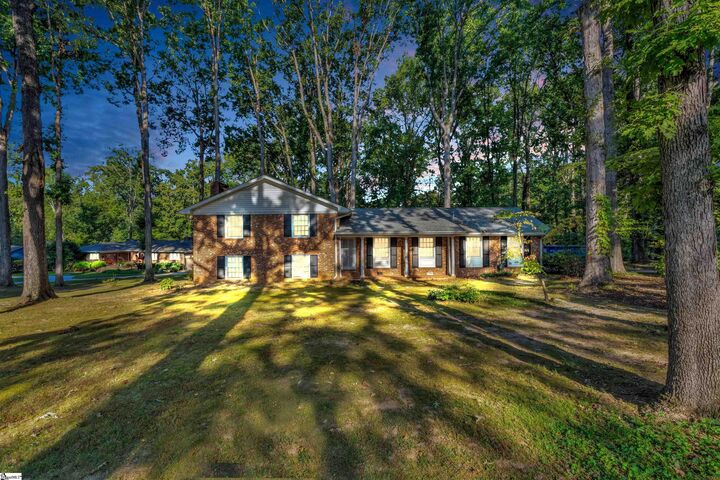Property Photo: 216 Dellrose Circle SC 29687