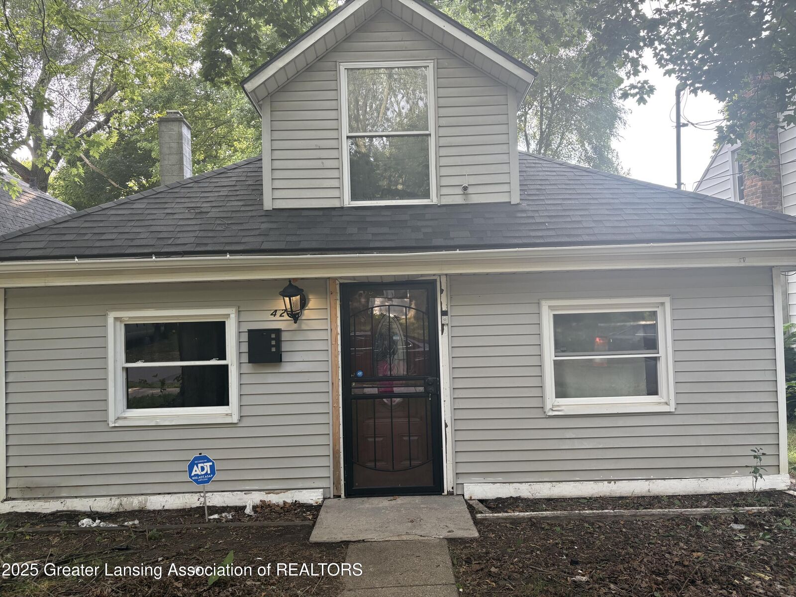 Property Photo:  426 S Francis Avenue  MI 48912 