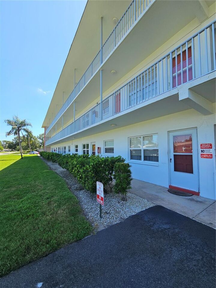Property Photo: 5728 14th Avenue N 104B FL 33710