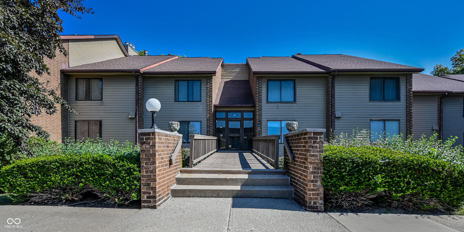 Property Photo:  106 Knoll Court Apt C  IN 46062 