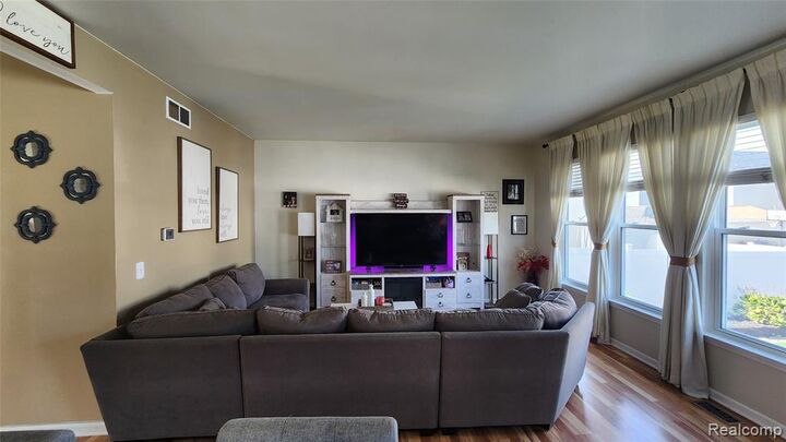 Property Photo:  32249 E Brampton Street  MI 48048 1969 