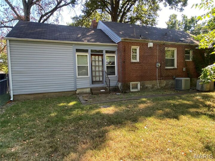 Property Photo:  703 S Geyer Road  MO 63122 