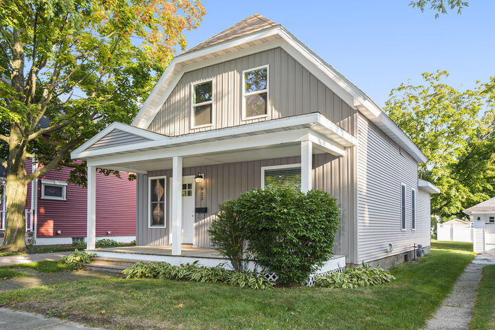 Property Photo:  923 Michigan Avenue  MI 49085 