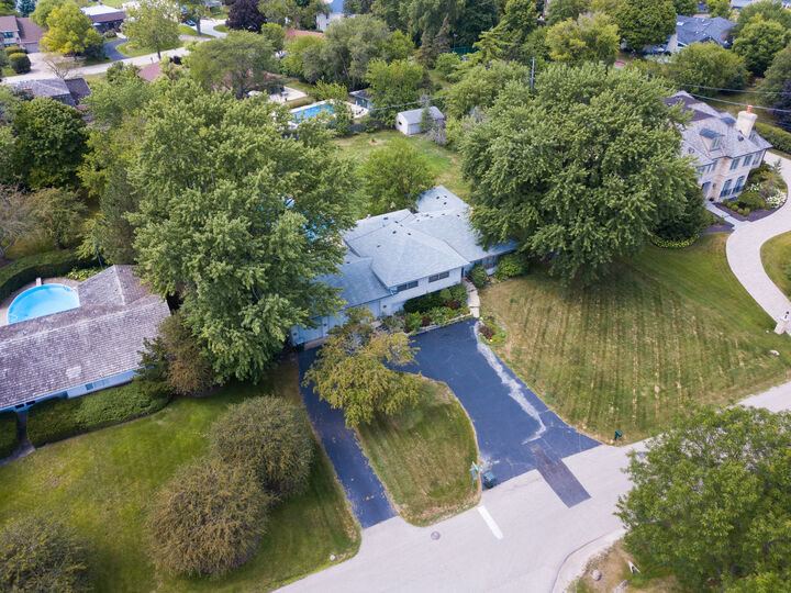 Property Photo:  2250 White Oak Drive  IL 60062 