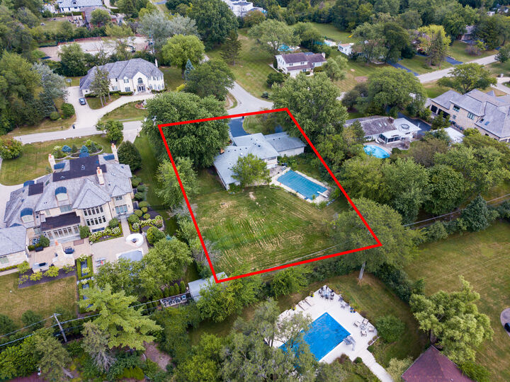 Property Photo:  2250 White Oak Drive  IL 60062 