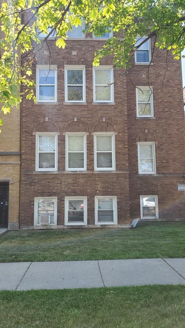 Property Photo:  6342 N Artesian Avenue 2B  IL 60659 