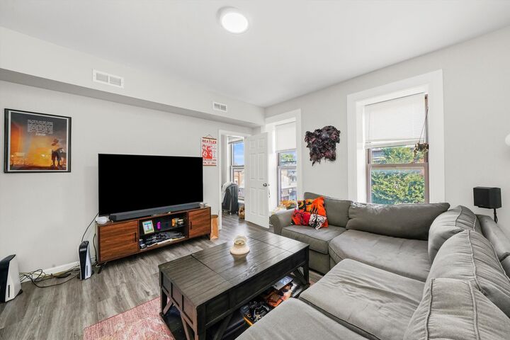 Property Photo:  1707 W Chicago Avenue  IL 60622 