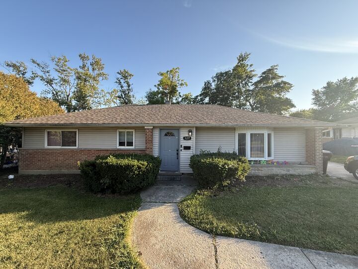 Property Photo:  127 Blackhawk Drive  IL 60466 