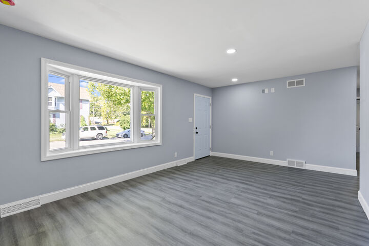 Property Photo: 424 N 11th Street IL 60115