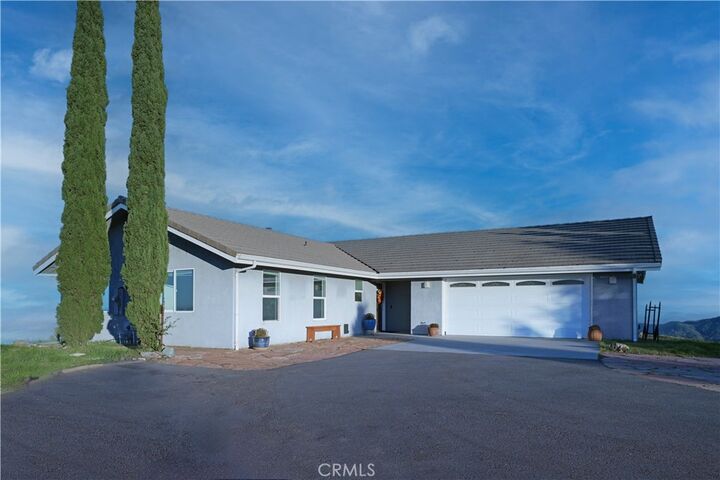 Property Photo: 13750 Falcon Road CA 93422