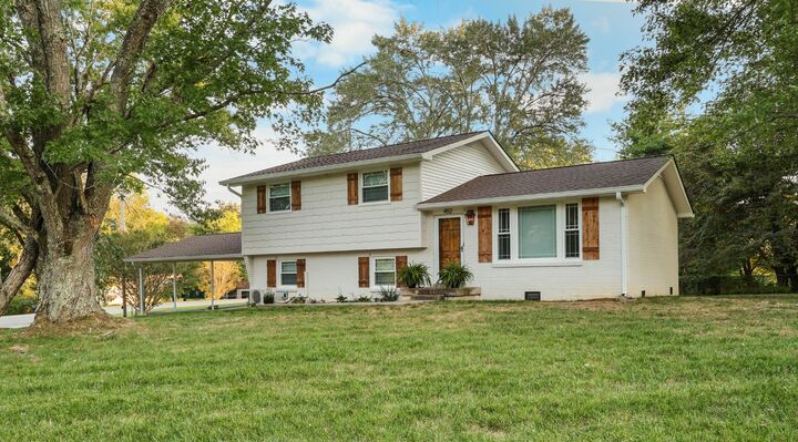 Property Photo: 452 Winding Way Rd TN 37043