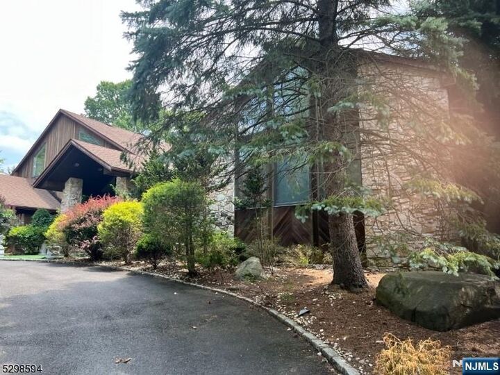 81 Chestnut Street  Livingston NJ 07039 photo