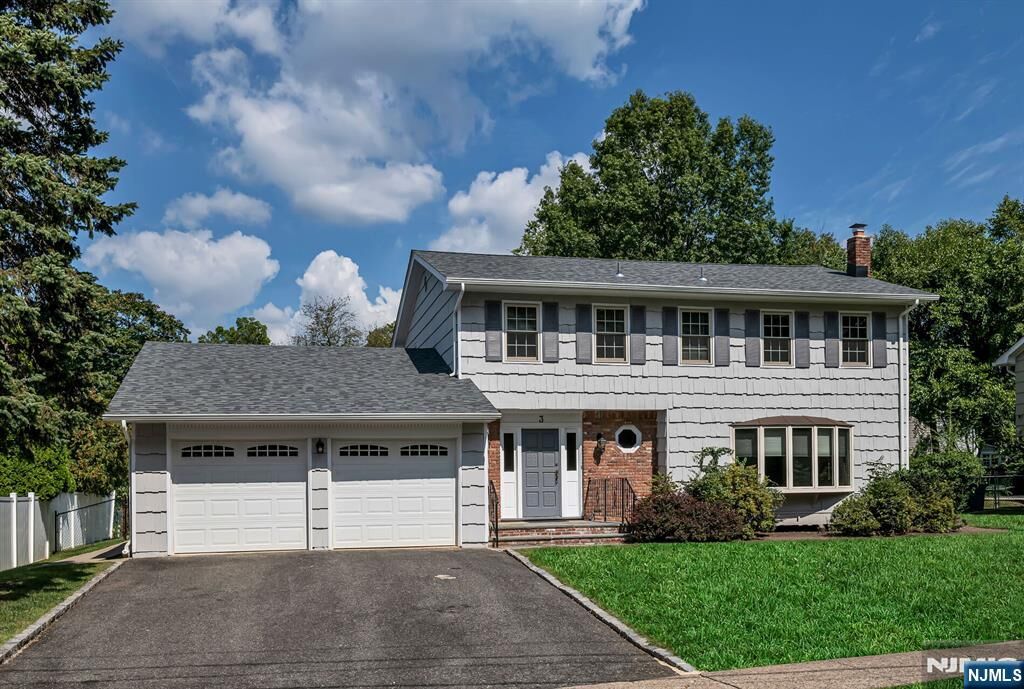 Property Photo:  3 Hillside Avenue  NJ 07068 