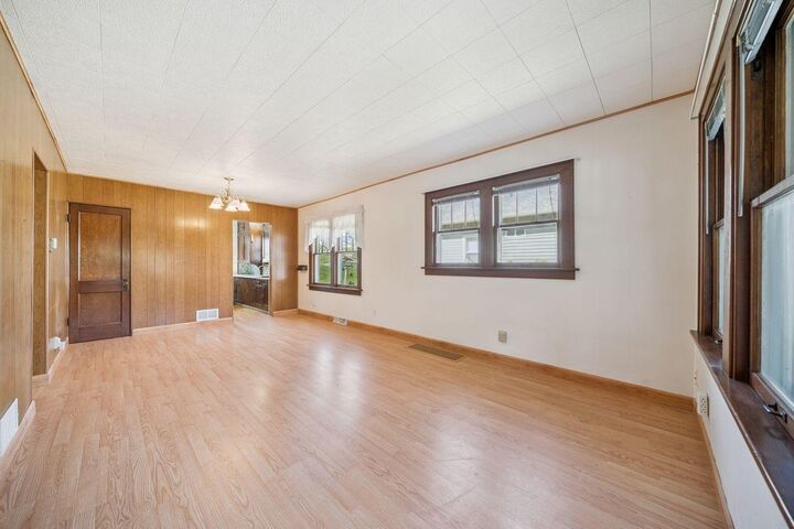 Property Photo:  1528 East Avenue  MN 55066 