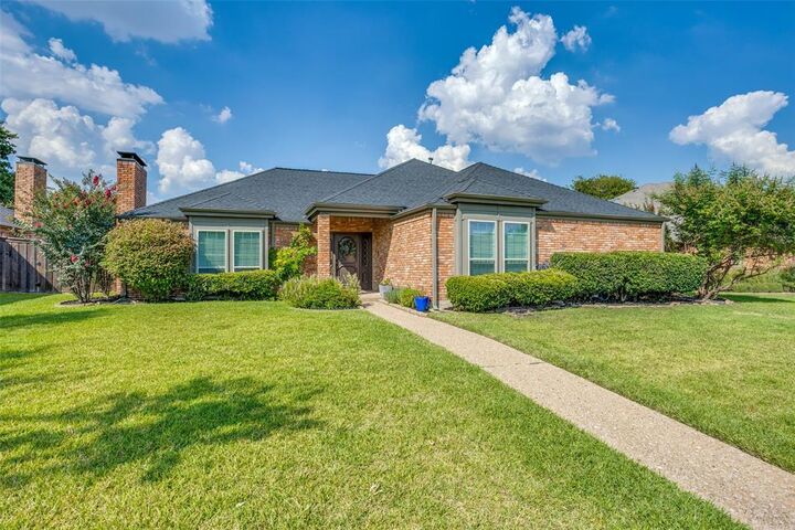 Property Photo: 1324 Watersedge Drive TX 75093