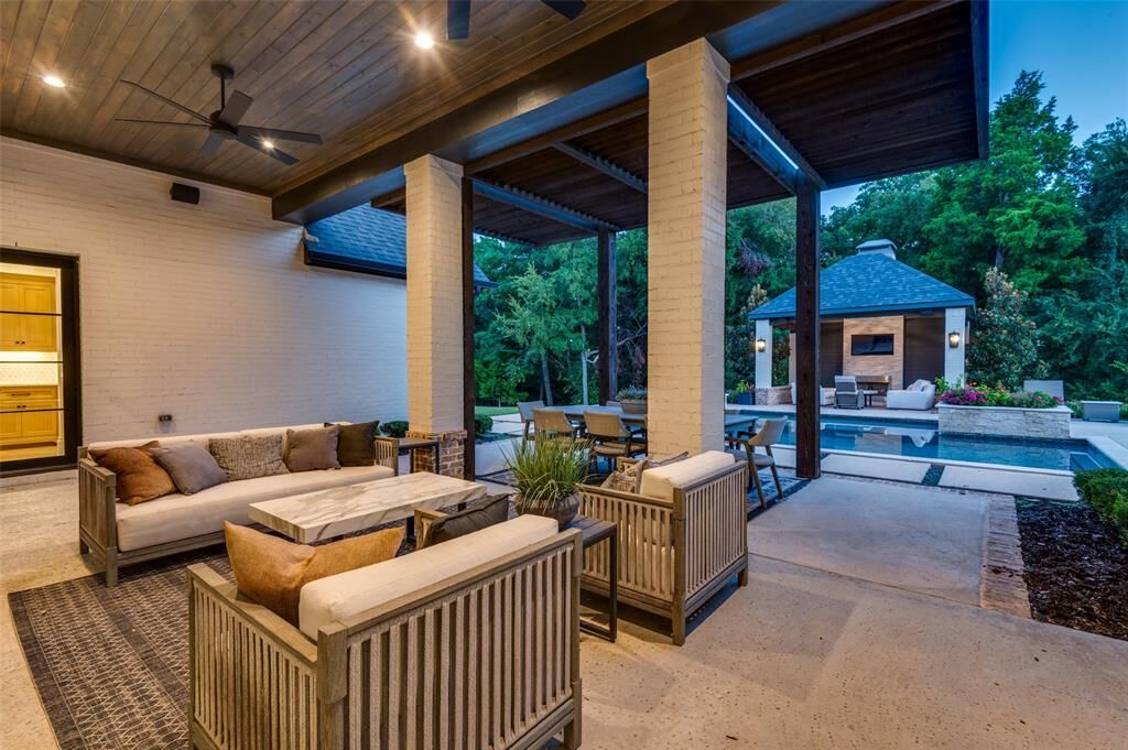 Property Photo: 7430 Woodstream Road TX 76065
